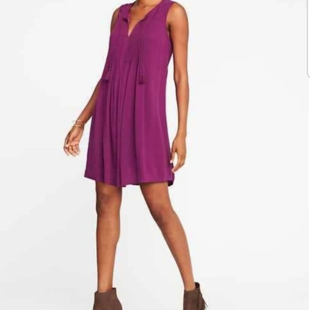 Old Navy Pintuck Sleevess Dress Tie Neck